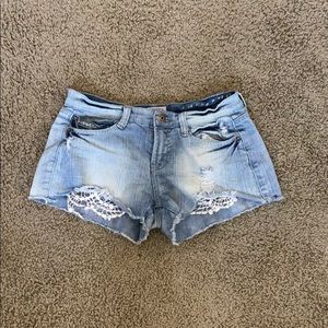 Light wash lace front distressed shorts